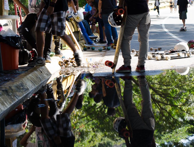 Galería Skateboarding sobre el espejo de agua Héctor Guevara